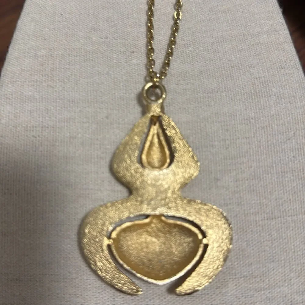 Sarah Coventry Signed Vintage Brutalist Style Gold Tone  Pendant Necklace. - Picture 3 of 7